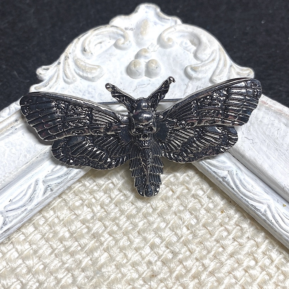 Moth Brooch - Picture 1 of 4